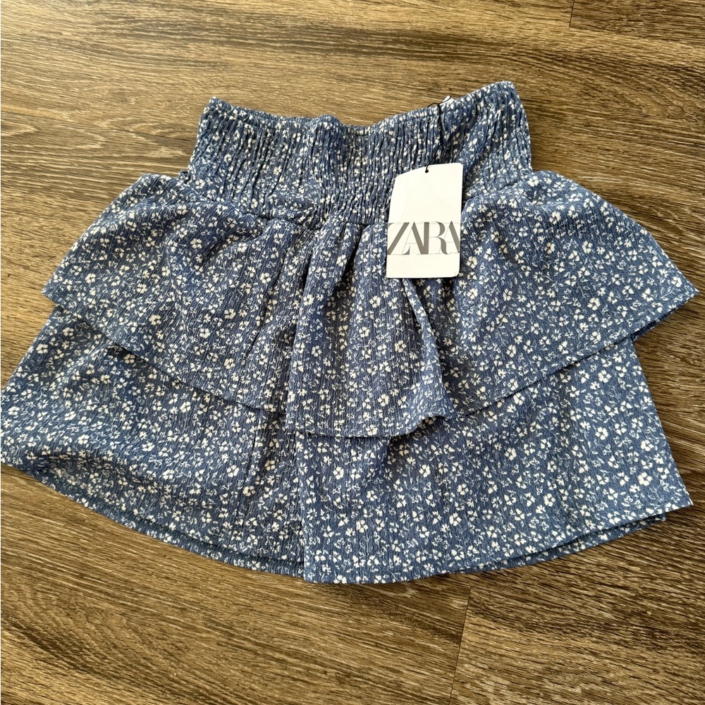 I am selling this blue and white Zara shirt!